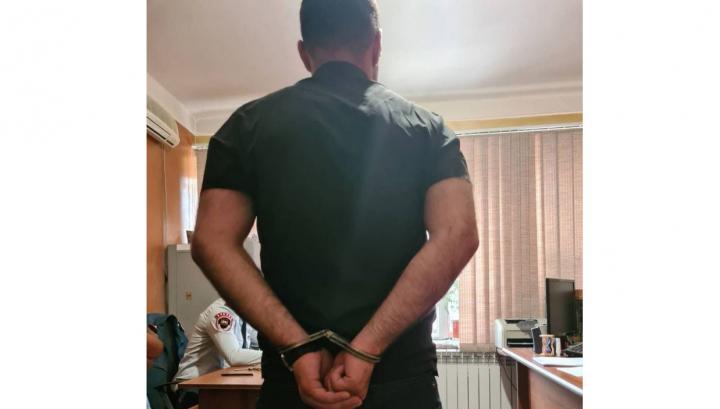 Գերասիմ Վարդանյանին ձեռնաշղթաներով են բերման են ենթարկել․ հաղորդում հանցագործության մասին