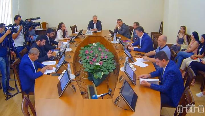 Պաշտպանության և անվտանգության հարցերի մշտական հանձնաժողովի առաջին նիստը․ ուղիղ