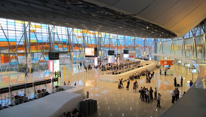 «Զվարթնոց» օդանավակայանում դոլարը գնվում է 300 դրամով, վաճառվում՝ 620 դրամով