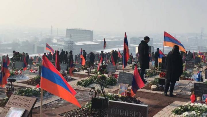 Փորձություն և պայքար.  «Հրապարակ»