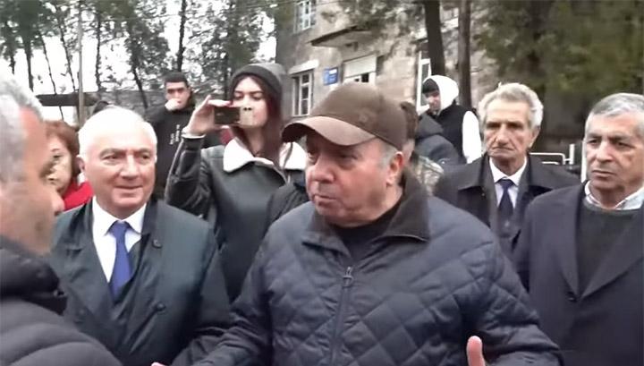 Մենք բանակ էլ ենք գնալու, բանակին պետք է համոզենք, որ ոչ մի քայլ հետ չկանգնի. Հրանտ Բագրատյանը՝ ոսկեպարցիներին