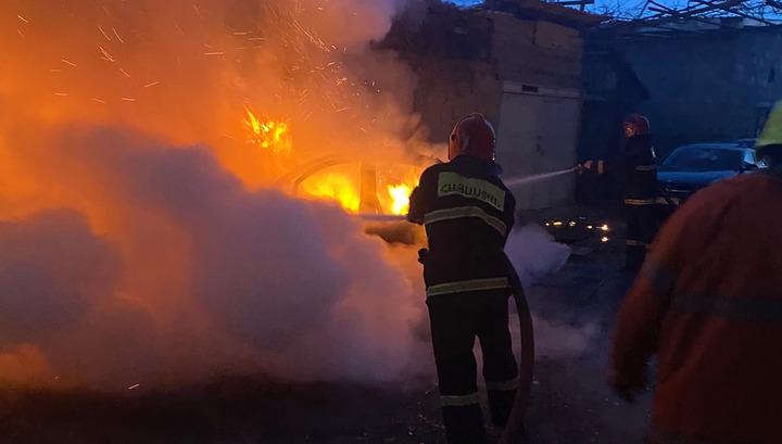 Էջմիածնում մեքենյի գազի բալոնը պայթել է. վնասվել է հարակից շենքի բնակարանների պատուհանները և կայանած մեքենաները