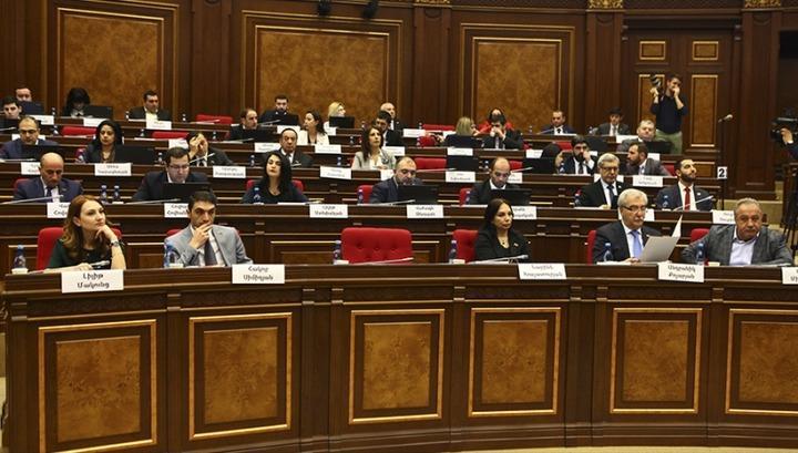 «Իմ քայլ»-ում միմյանց չեն վստահում ու զբաղված են «բոչկա գլորելով»․ «Փաստ»