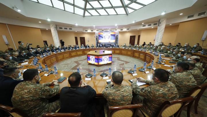 Փաշինյանի խոսքից հետո Օնիկ Գասպարյանը հայհոյել է, դուռը խփել և դուրս եկել. Միջադեպն դրանով չի ավարտվել․ Հրապարակ