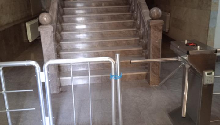 Ինչո՞ւ է Տավուշի մարզպետարանում արգելափակոց տեղադրվել. «Փաստ»