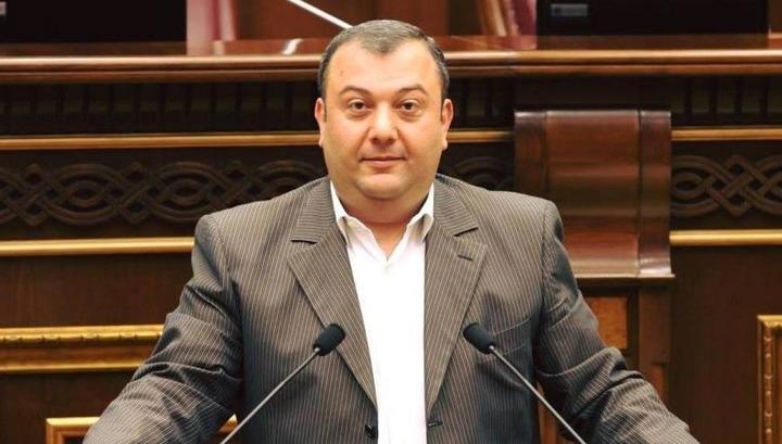 Դատում եք ոչ թե Նախագահին, այլ ՀՀ դրոշը, հաղթանակած բանակը․ Արթուր Թովմասյան