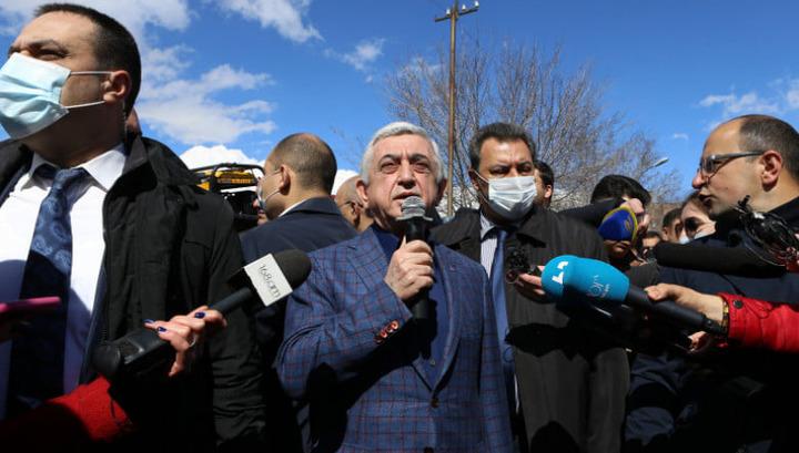 Ինչի մասին էր ակնարկում երրորդ նախագահը դատարանի բակում․ «Փաստ»