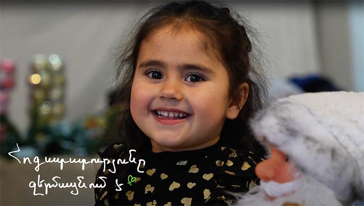 Ամանորի հրաշքը` Շիրակի մարզում. Ամերիացի Ձմեռ պապերն այցելեցին արցախցի փոքրիկներին