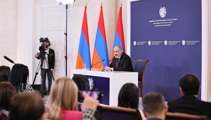 Ծեծված բառակույտ, նախադասությունակույտ՝ առանց ասելիքի. «Փաստ»