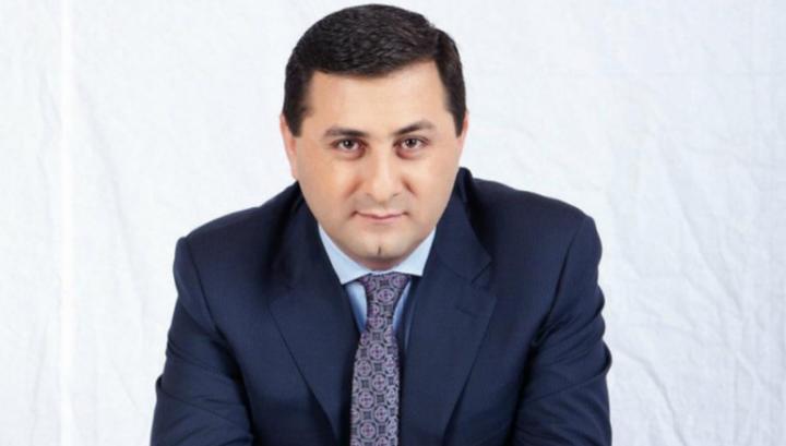 Չէ՞, որ չեն կարող պատերազմում և՛ հաղթած, և՛ պարտված հրամանատարները երկուսն էլ հերոս լինել միևնույն վարչապետի համար. Սամվել Ֆարմանյան