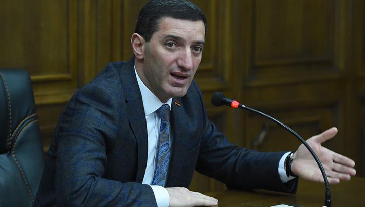 Փաշինյանի՝ Պուտին-Քոչարյան հանդիպմանը միջնորդելը նույնն է, թե Ջունգլի Անոն ԵՊՀ-ին միջնորդի՝ ինձ շնորհել պրոֆեսորի կոչում․ Պետրոսյան