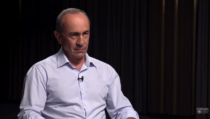 Նույն կարտերի կալոդը  այսպես խառնում են եւ այդ կալոդից ինչ-որ դեմքեր են քաշում․ Ռոբերտ Քոչարյան