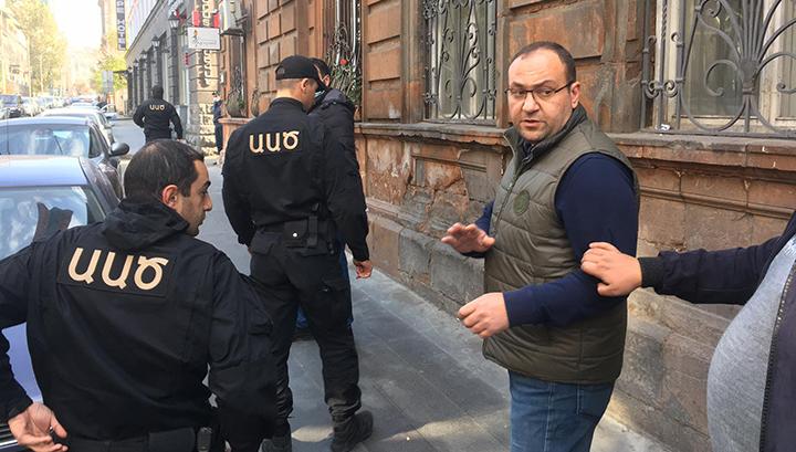 ՀՅԴ շենքի մոտից բեման են ենթարկել Արսեն Բաբայանին, Արա Հակոբյանին, Արծվիկ Մինասյանին