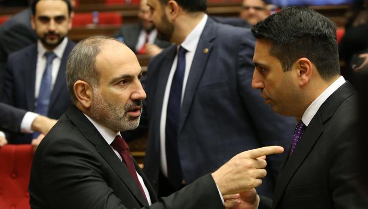 Ալեն Սիմոնյանին «փչացնում» է մինչեւ վերջ. «Հրապարակ»