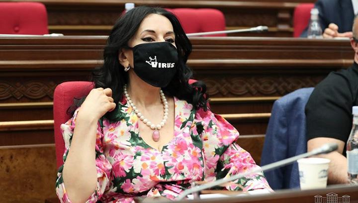 Ես հույս ունեմ, որ դուք հարգում եք ձեր ուսադիրները․ Զոհրաբյանը՝ Դավթյանին