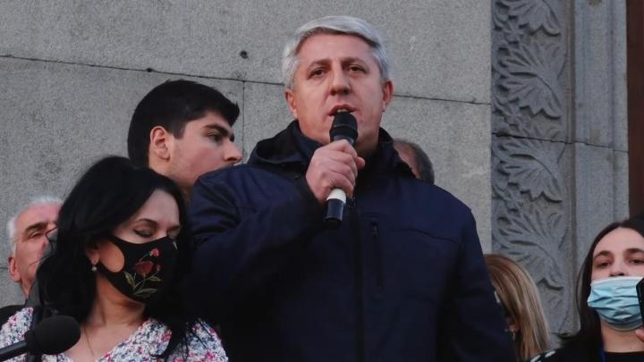 Որևէ մեկը պատրա՞ստ է նստել այն գնացքը, որն անցնելու է Ջուղայի խաչքարերի փշրանքների վրայով․ արևելագետ