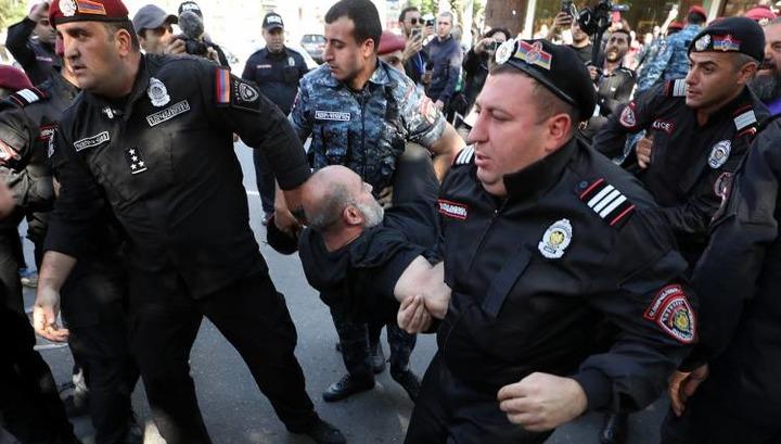 Առավել դաժանորեն ցույցերը ցրած ոստիկաններին կոչումներ են տալիս․ «Հրապարակ»