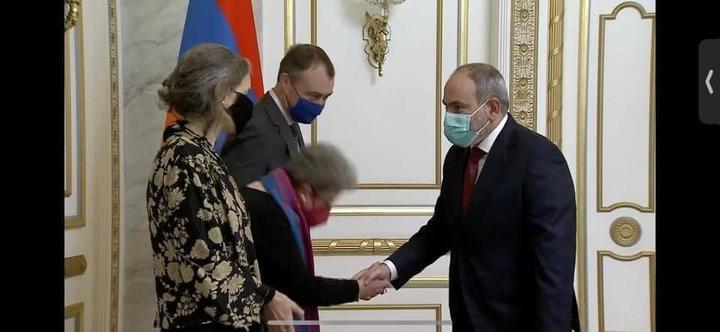 Արդյո՞ք ձեր երկրներում վարչապետի օգնականը նամակագրությամբ ուղիղ ցուցումներ է տալիս քննիչին, և այդ իսկ պատճառով եք խոնարհվում վարչապետի առջև