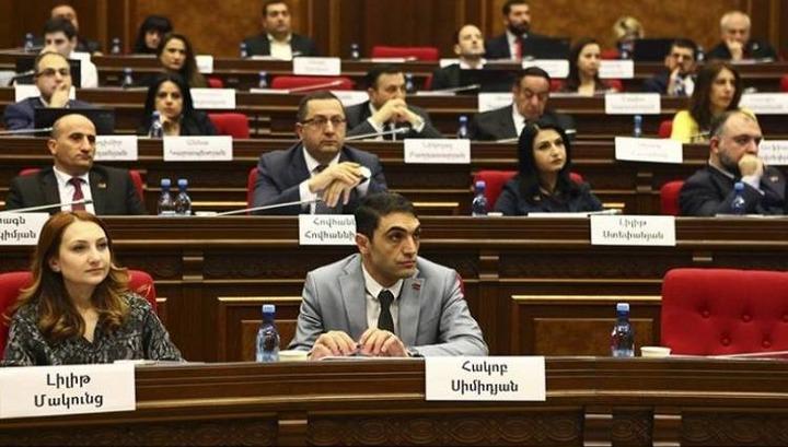 Նիկոլի «սև ցուցակն» ընդարձակվել է․ հերթը հասավ իմքայլականներին․ «Հրապարակ»