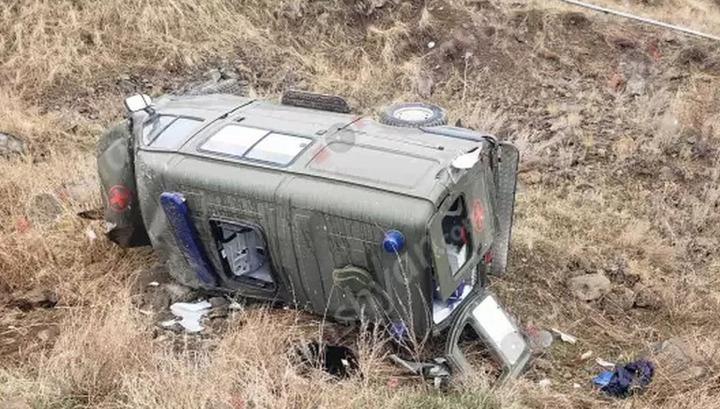 Սյունիքում բախվել են բեռնատարն ու ՊՆ սանիտարական ավտոմեքենան․ 2 անձ տեղափոխվել է հիվանդանոց