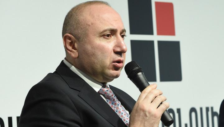 Ո՞ր տարբերակը կընտրի Նիկոլը՝ վռնդվել ոտքերո՞վ, թե՞ ձեռքերով առաջ․ Անդրանիկ Թևանյան