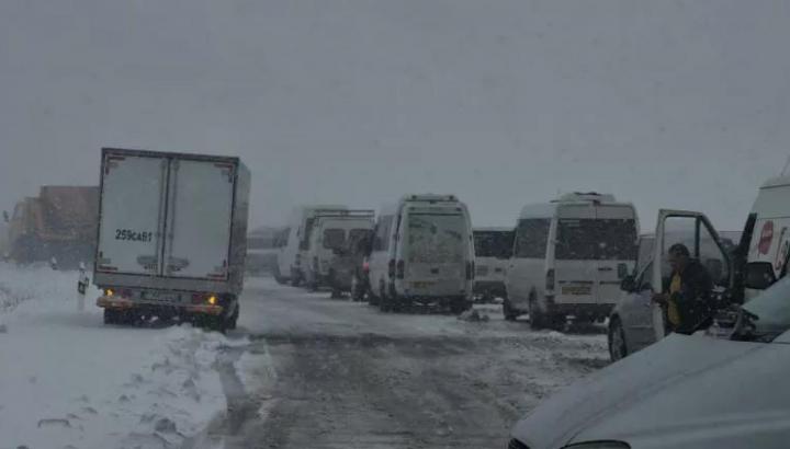 Փրկարարներն արգելափակումից դուրս են բերել 15 ավտոմեքենա