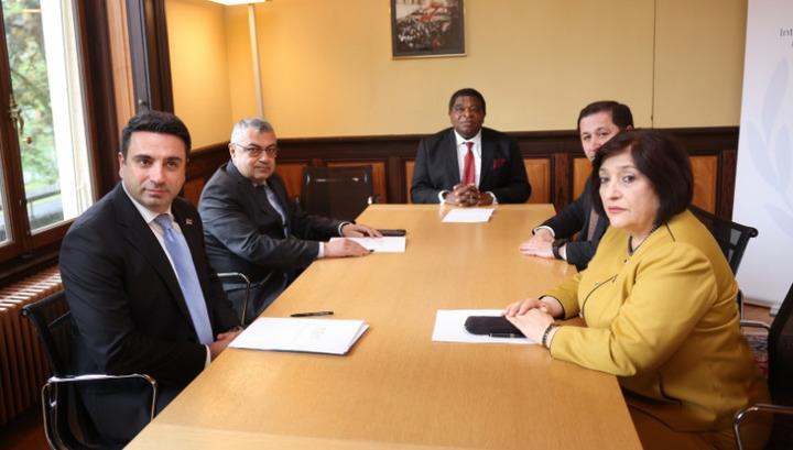 Ալեն Սիմոնյանը հանդիպել է Ադրբեջանի Միլլի Մեջլիսի նախագահի հետ