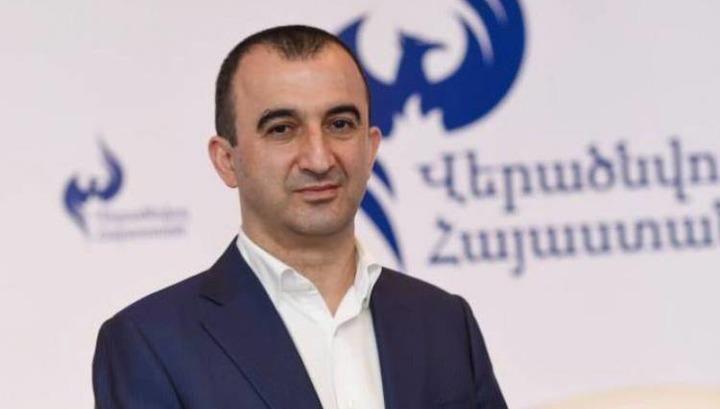 Ինքն իր կնոջը չի կարողանում պառկացնել, ինձ պիտի պառկացնի՞․ Մխիթար Զաքարյան․ Hraparak.am