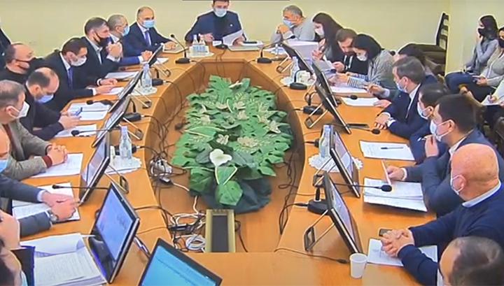 Բանկային գաղտնիքի, ապրանքանշանների, արտոնագրերի մասին հարցերը՝ ԱԺ հանձնաժողովի նիստում․ ուղիղ