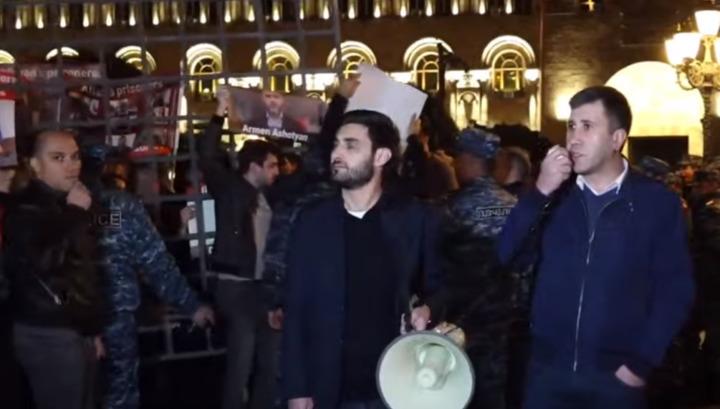 Հայաստանը ժողովրդավարության բաստիոն չէ, այստեղ կան քաղբանտարկյալներ․ ակցիա Երևանում