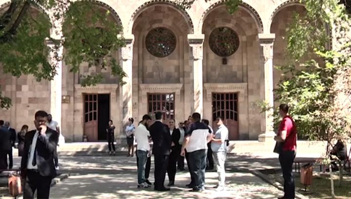 Ապարանում Փաշինյանի աջակիցները հարձակվել են Yerevan.Today-ի նկարահանող խմբի  վրա