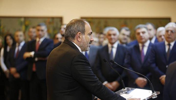 Դեսպանները շնորհավորանք են մուրում. Hraparak.am