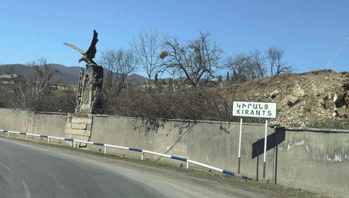 Այս պահին հեռացնում են Կիրանցի մուտքի մոտ տեղադրված հանրահայտ արծվի արձանը. News.am