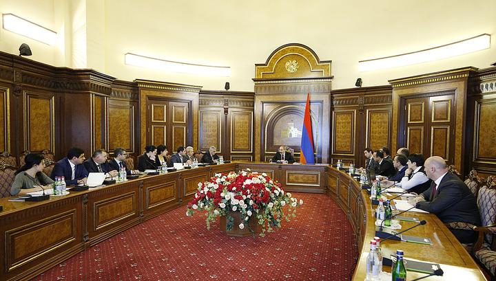 Քաղաքացիները ցանկանում են, բայց գործատուն չի գրանցում․ Բաթոյանը հակադարձեց Փաշինյանին