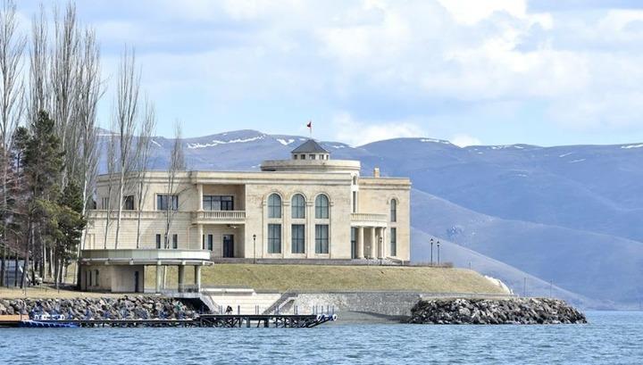 ՔՊ-ականները Սևանի կառավարական ամառանոցում փարթի են արել. «Հրապարակ»