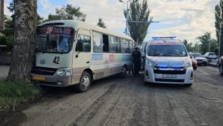 Ավտոբուսը բախվել է ծառին. կան վիրավորներ