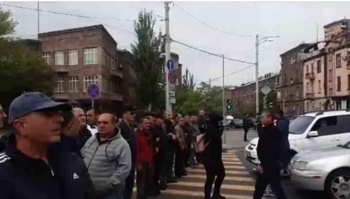 Առանց տարբերանշանի ոստիկանների էին բերել․ Արեգնազ Մանուկյան