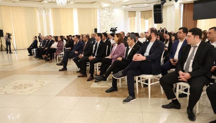 Գարիկ Սարգսյանը «բրեժնևյան» ոճով քծնել, գովերգել է «շեֆին»․ «Հրապարակ»