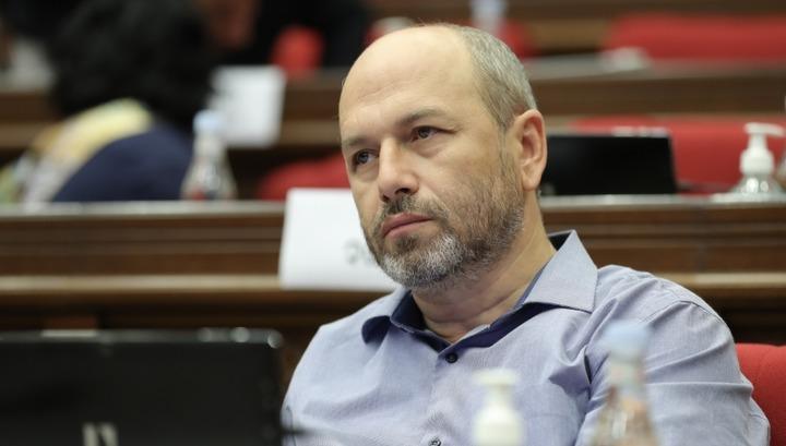 ՔՊ-ական պատգամավորներ, մի կորցրեք պահը․ ուժ գտեք ձեր մեջ, հավաքվեք, գնացեք դրան ասեք հեռանա․ Նազարյան