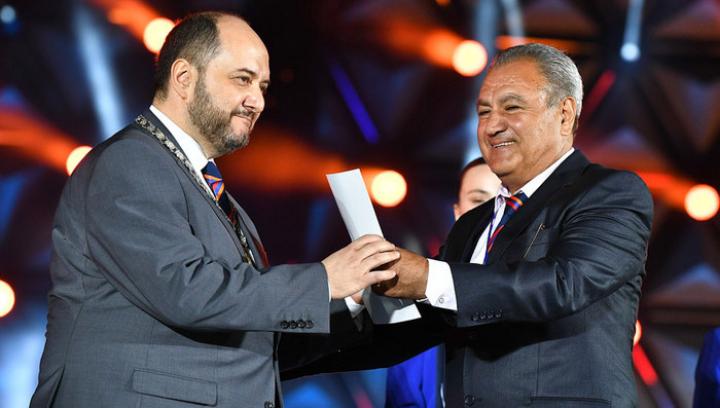 Իշխան Զաքարյանը Արայիկ Հարությունյանին պարգևատրել է «Պատվո նշան» բարձրագույն շքանշանով