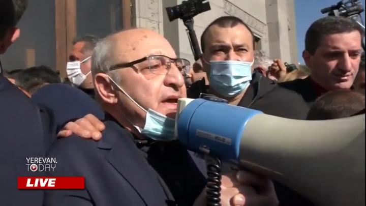 Եթե Նիկոլին չքշենք, ուրեմն մեր ժողովուրդը արժանապատվություն չունի. Վազգեն Մանուկյան