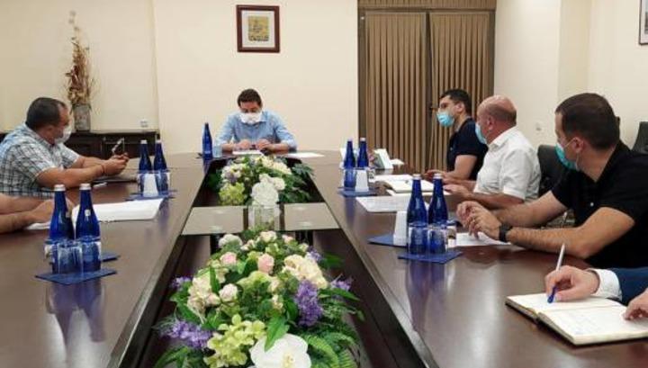 Քաղաքապետարանում քննարկել են Ռայնիսի 1 հասցեի շենքի հարցը