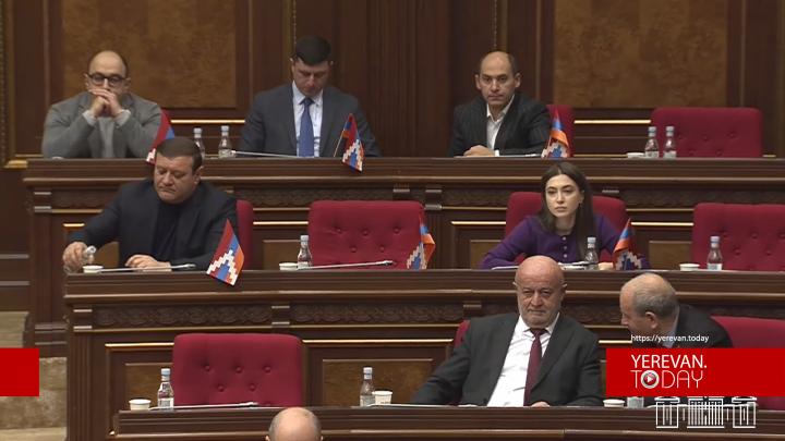 ՔՊ-ից հեռացած-հեռացված պատգամավորներն ԱԺ-ում իրար կողք են տեղավորվել