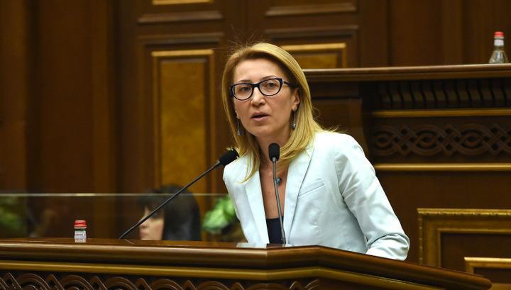 Ինչպե՞ս է ձեր փաստաթղթերը հայտնվում իշխող ուժի գործիչների ֆեյսբուքյան պատերին. Թանդիլյանը՝ Դավթյանին