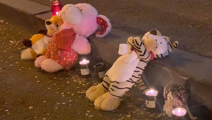 Քաղաքացիները հարգանքի տուրք են մատուցում վարչապետի ավտոշարասյան կողմից վրաերթի ենթարկված կնոջ ու նրա երեխայի հիշատակին