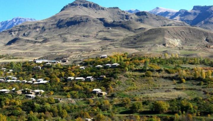 Թշնամին կրակել է Ելփին գյուղ տանող ճանապարհին․ վնասվել է քաղաքացիական ավտոմեքենա․ ՊՆ