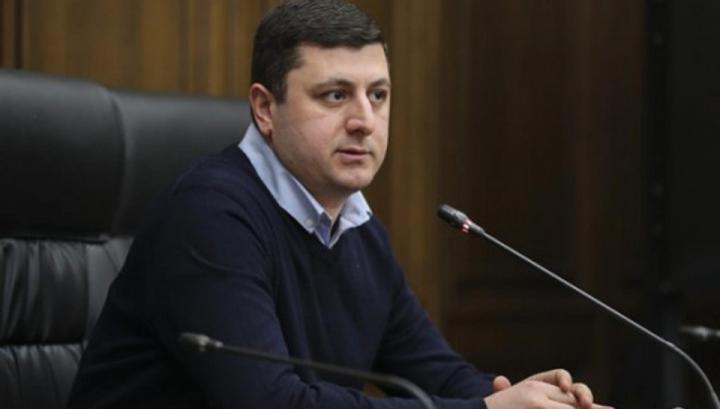 Կալանավայրերից որտեղ գնում ես` շինծու գործերով նստած մարդիկ են․ Տիգրան Աբրահամյան