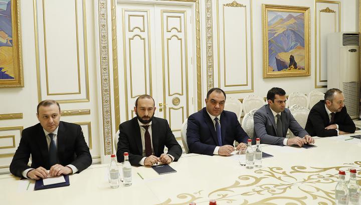 Փաշինյանի ԱԽ-ը… յաթաղանը սեփական ձեռքով Հայաստանի վզին դրած՝ խաղաղություն են մուրում