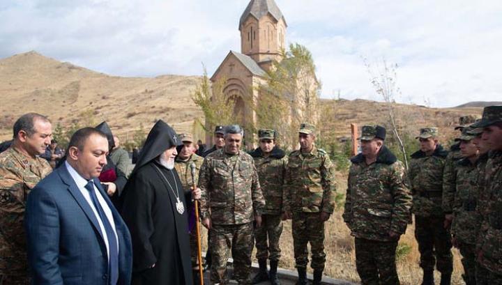 Գարեգին Բ կաթողիկոսն այցելել է Ջերմուկ քաղաք