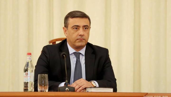 Հերթական քաղաքական մանյովրը. «Հրապարակ»